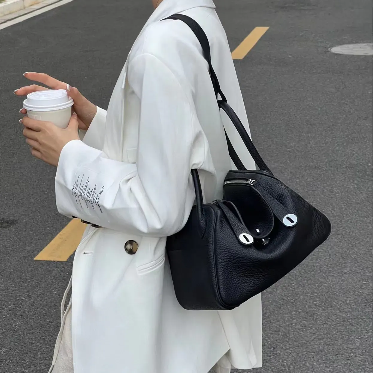 2024 Ny Doctor Shoulder Bag Luxury Brand Designer Litchi Mönster 26cm 30cm Soft Cow Skin Women Totes Dumpling Purses and Handbags Silver Hardware 2540