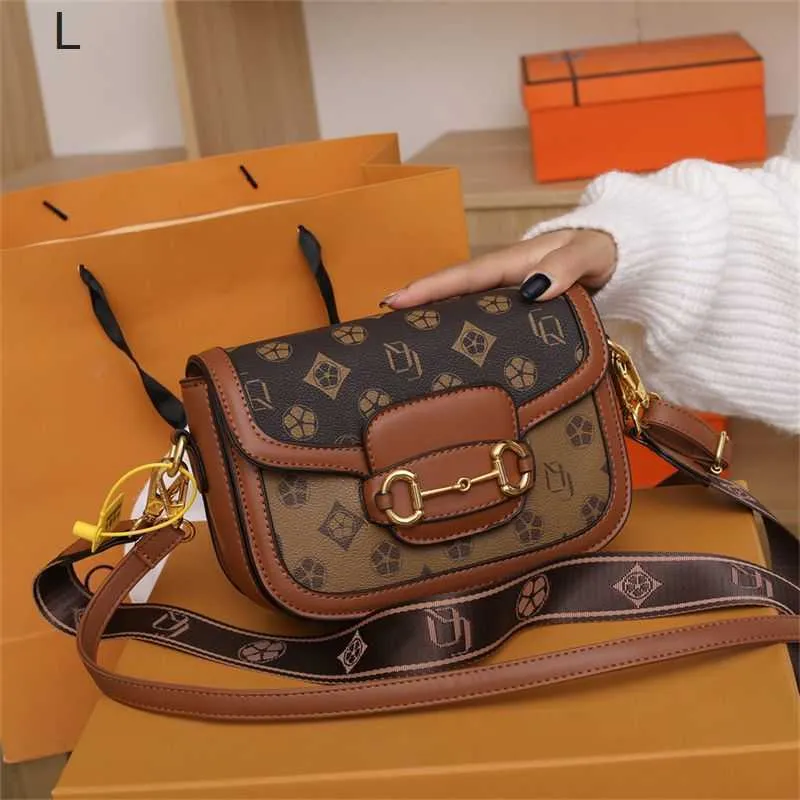 Designer Shoulder Bag for Free Shipping High Beauty Saddle Bag New Versatile Fashionable Womens Old Flower Light Luxury Crossbody Middle Age Single Shoulder