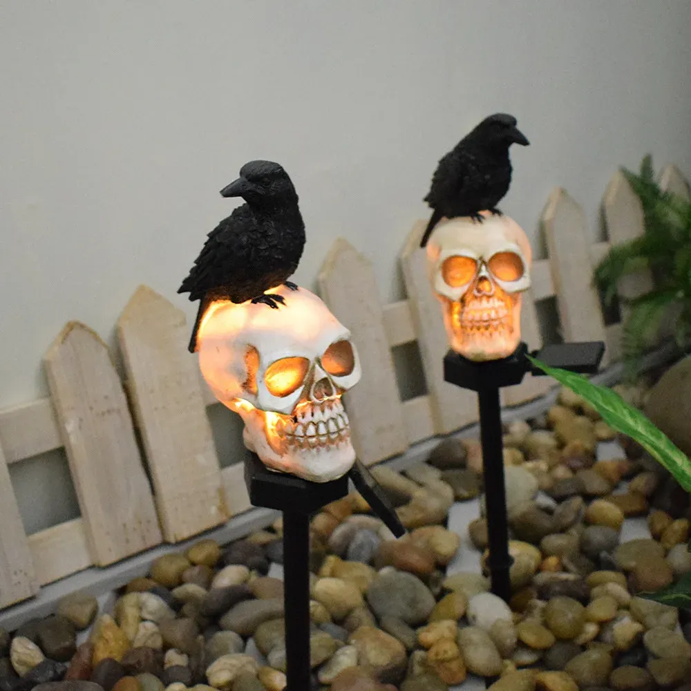 Sculture Halloween Scheletro di luce Fantasma Horror Smorfia Resina solare Decorazioni per feste per cortile Casa Illuminazione natalizia Decorazione del giardino 2023