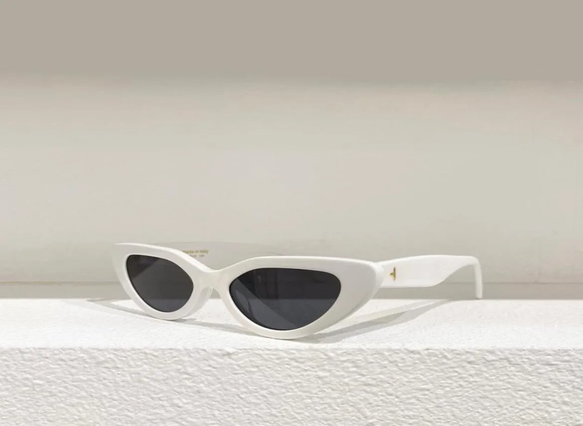 Designer CATEYE Lunettes de soleil pour les femmes Gris blanc Gris Sun Verres UV400 PRODECTION Eyewear1368492