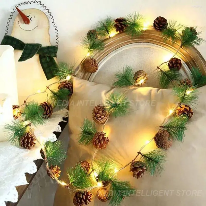 弦が導かれたクリスマスライトルーム装飾パイン針針コーンストリングベルコーンホーム装飾