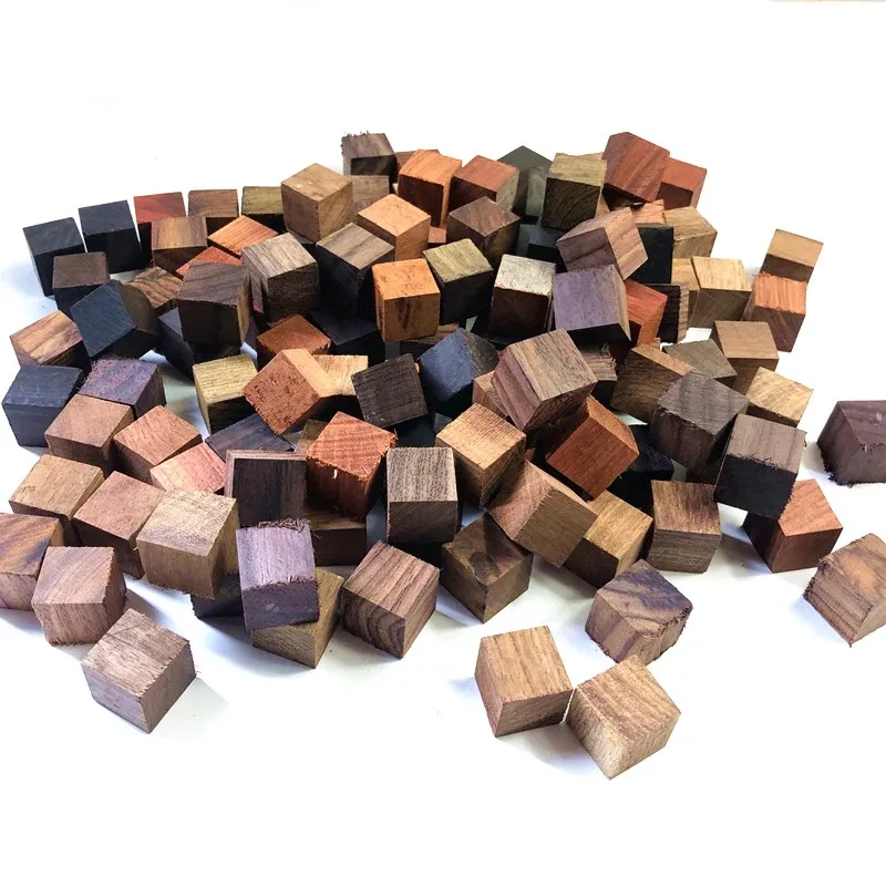 Ambachten 100 pcs/50 pcs Kleine stukjes Sandelhout Palissander 2*2*2 cm blok Pixel blok Decoratief DIY Magische kubus blok Zwart hout