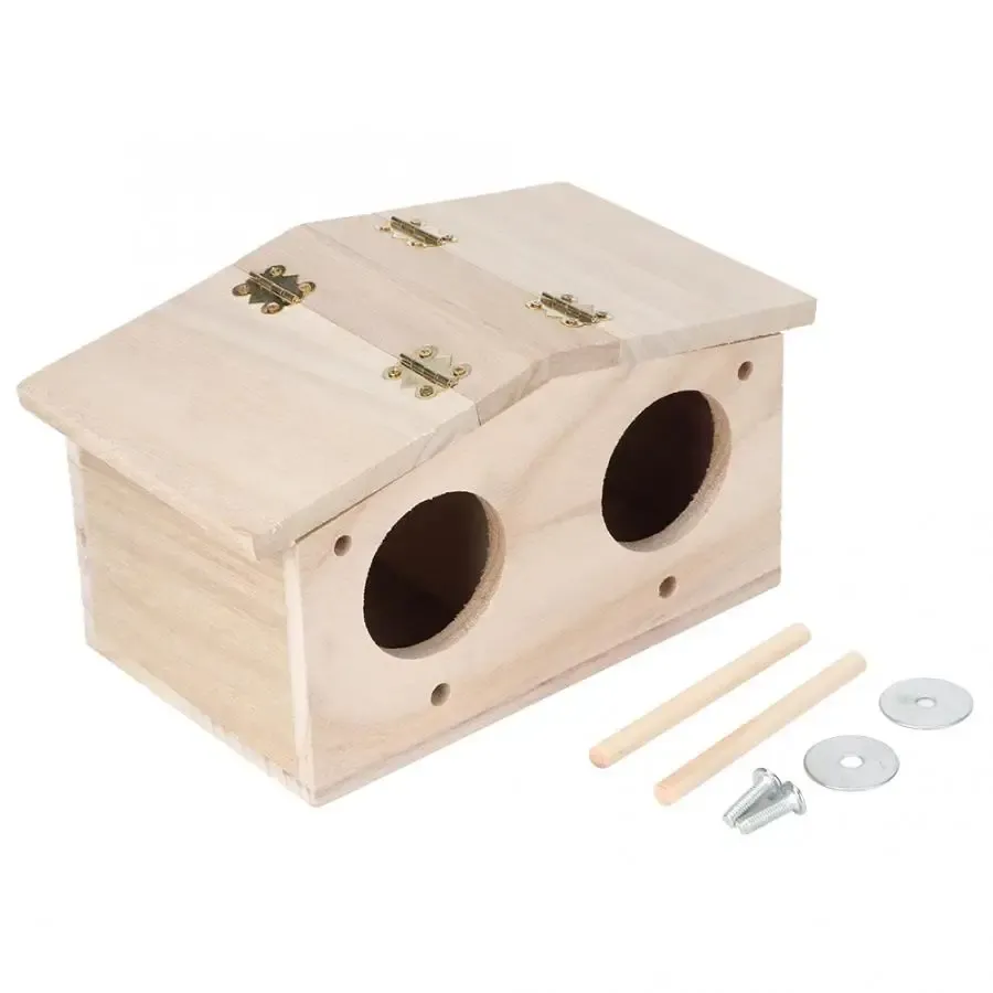 Drewniany pudełko dla ptaków ze skóry.