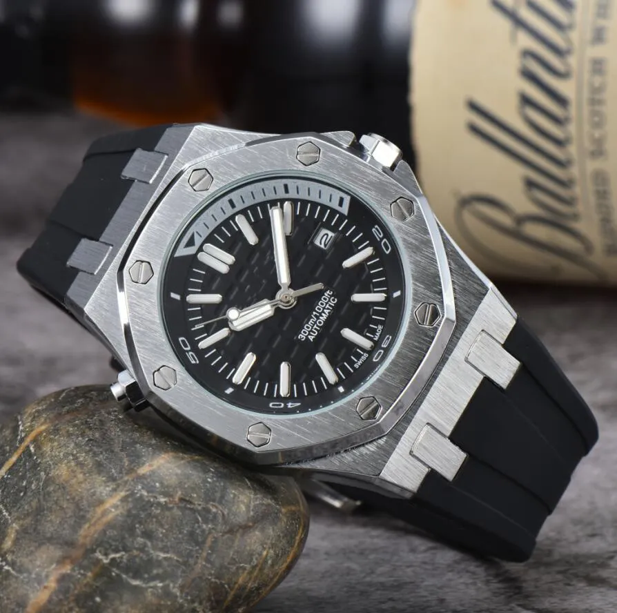 Hombres Mujeres Reloj de cuarzo automático Reloj de pulsera multifunción Diseñadores Relojes para hombres Correa de acero inoxidable Relojes de pulsera con diamantes Montre de luxe # 56