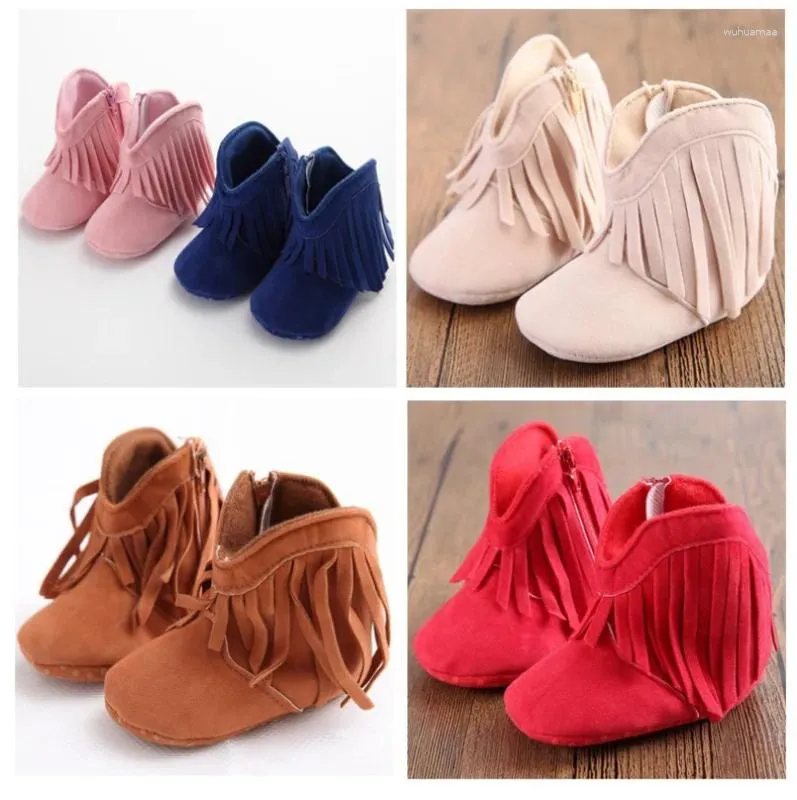 Bottes mignonnes pour bébés, chaussures à pompon en daim à semelle souple, mocassins pour bébés garçons et filles