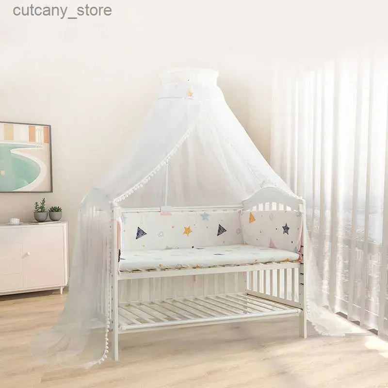 Baby Cribs Summer Childrens Crib Mosquito Net z futrzaną kulą Dekorację Pełną osłonę Uniwersalne łóżko typu Clamp Typ nowonarodzonego dziecka Kolorowanie komarów L240320