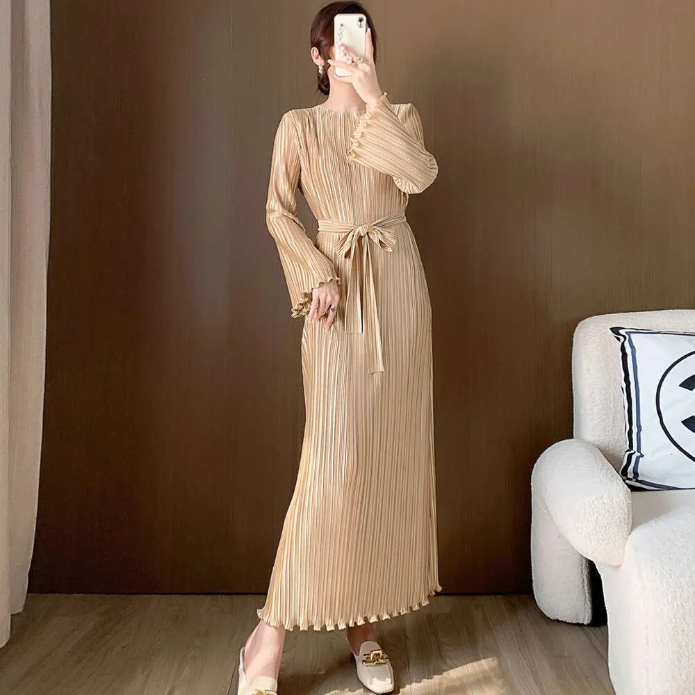 プリーツの女性の長いスタイル、エレガントな豪華な、光沢のあるベース、ニットスカート、ドレス、ドレス651981