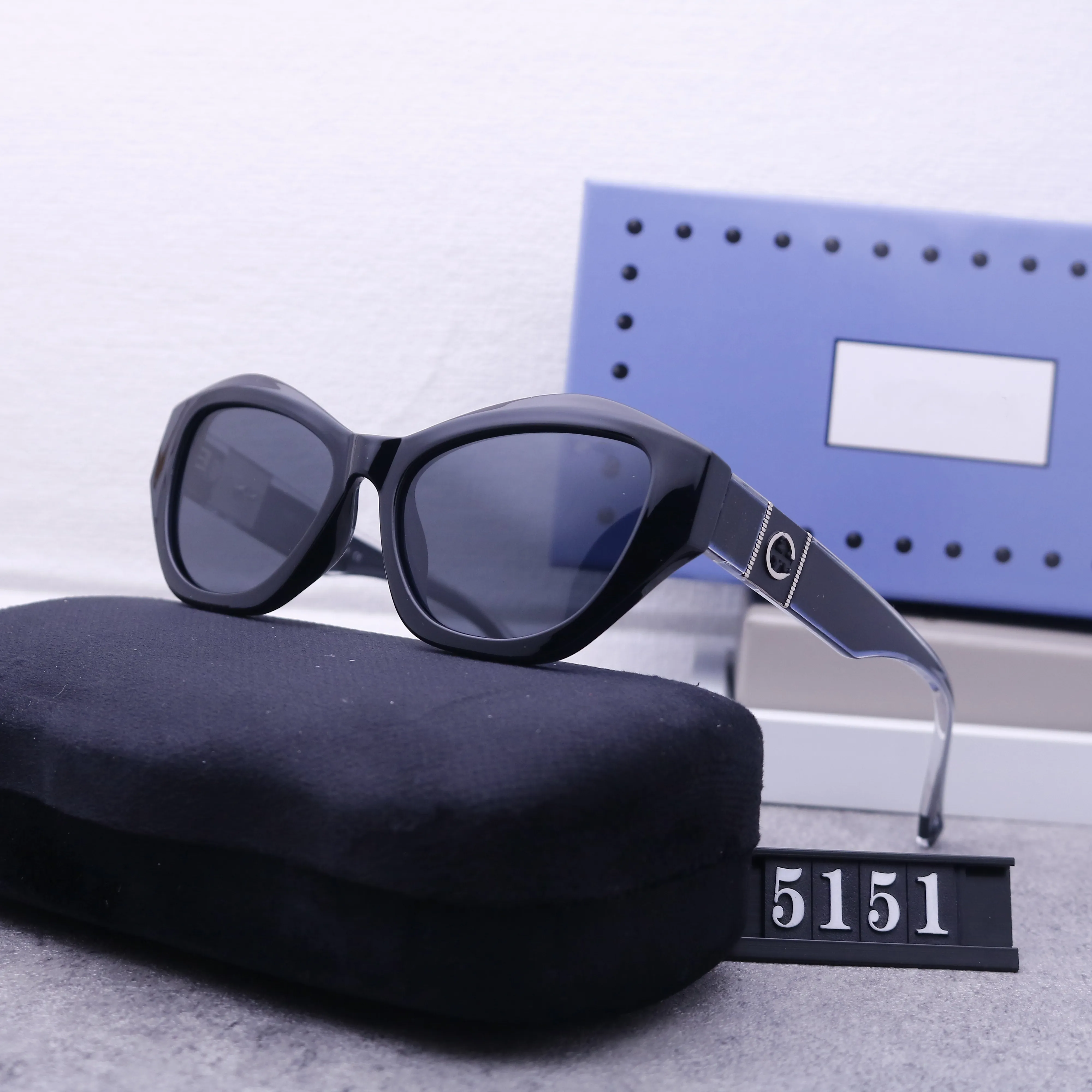 نظارة شمسية مصممة للرجال نساء رجعية للثبات في الهواء الطلق ظلال PC Frame Fashion Classic Lady Sun Glasses Mirrors 5 Colors with Box GUC5151