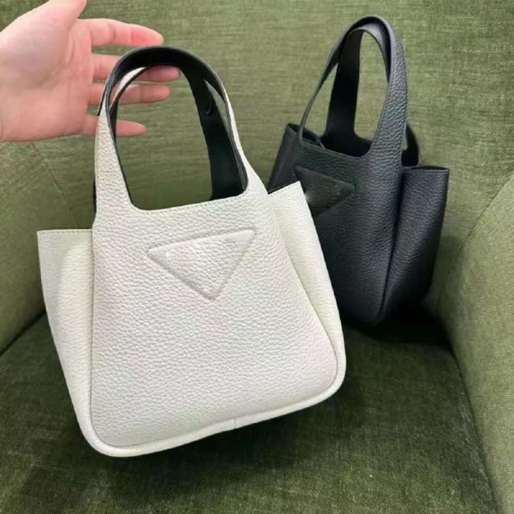 de Factory Handbag Store Verkocht door Echt lederen mand en emmertas 2024 Nieuw draagbaar met gevoel voor luxe Niche Modieus Dames