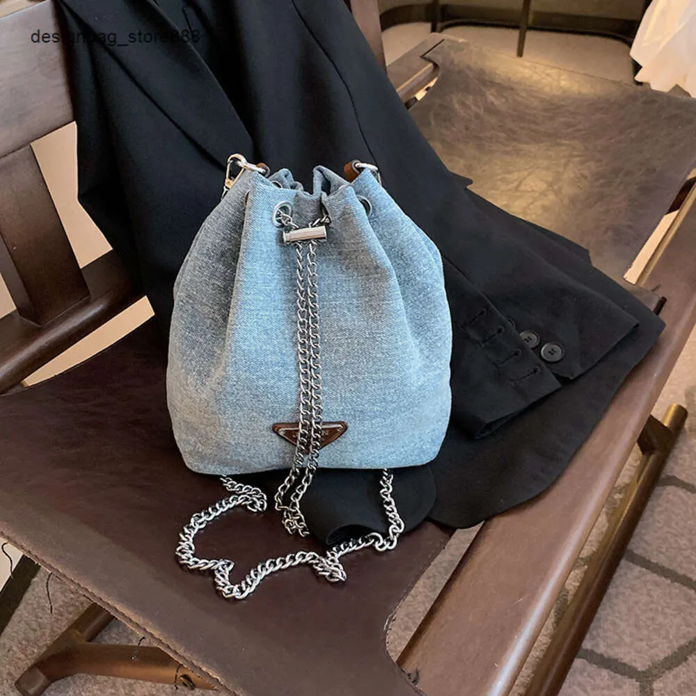 Сумка-ведро, модная брендовая женская джинсовая сумка для женщин, новая модная и универсальная популярная сумка через плечо с текстурой на одно плечо