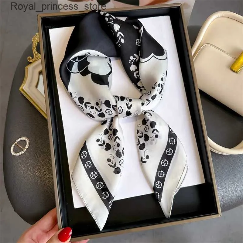 Scarves New Black and White 70 * 70cm Square Silk Scarf Womens Fashion Sunscreen Kerchie Hair Neckline Ribbon Headband Womens Founders Bag Q240326