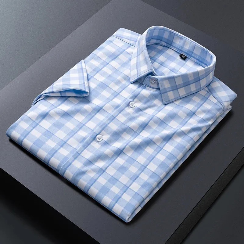 S-5XL Korean Slim Fit Plaid Kort ärmskjorta för herrmjukt bekväm design ung tunn lyxskjorta blusar män kläder 240315