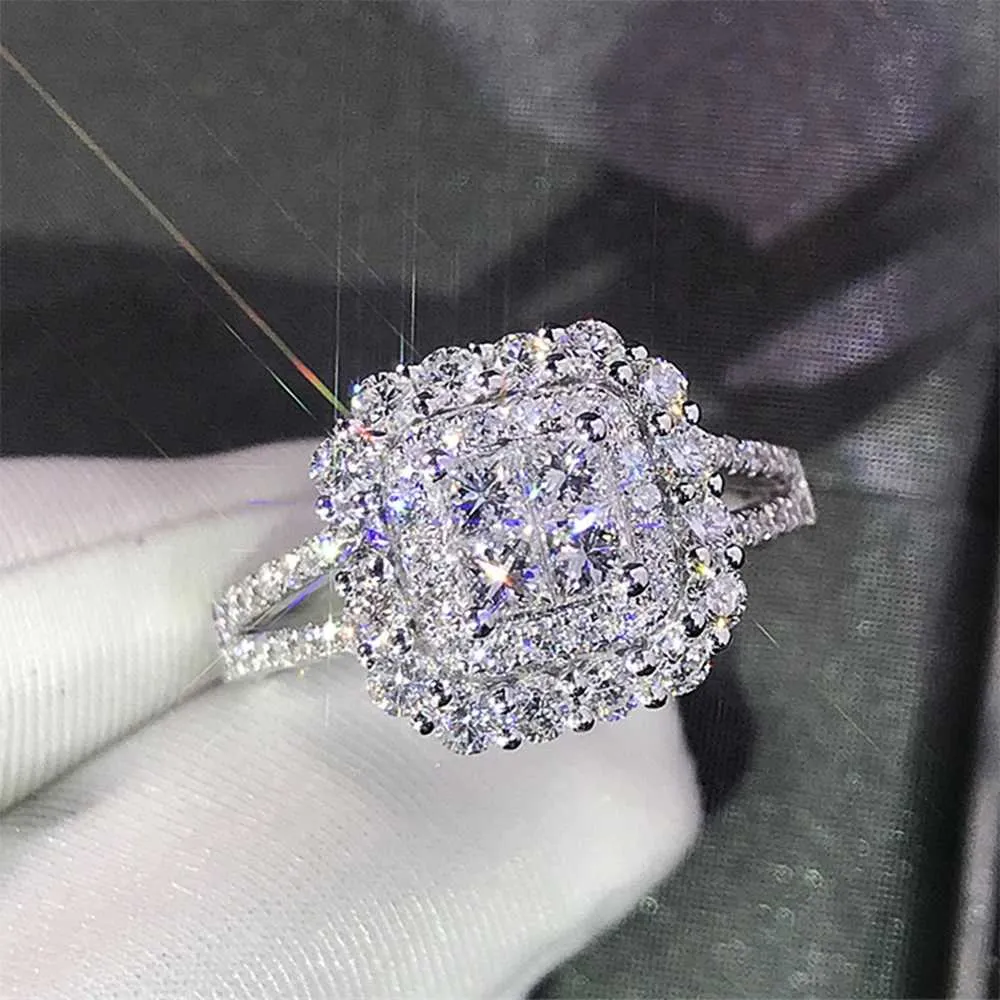 Кольца Huitan Великолепное женское кольцо квадратной формы Полностью яркое ледяное кольцо с микропрокладкой из кристалла циркона Свадебное кольцо Свадебное кольцо Обручальное кольцо J240326