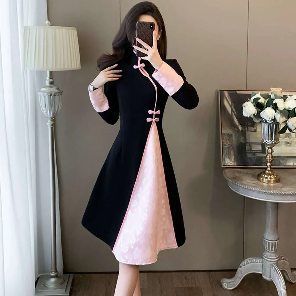 Cheongsam amélioré pour femmes, petite robe noire élégante de Style chinois avec boucle de blocage de couleur, nouvelle collection printemps 2024