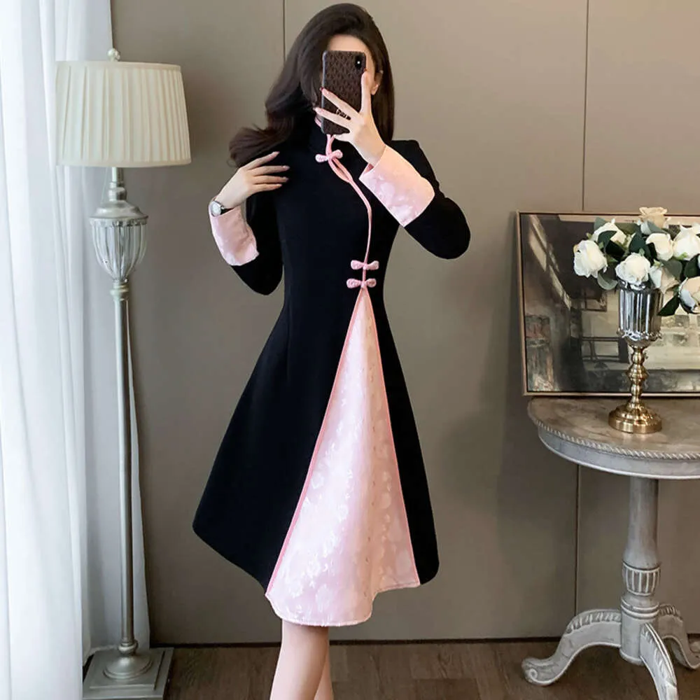 New Improved Cheongsam for Women in 2024, New Spring Elegant Chinese Style Color Blocking Buckle Small Black Dress