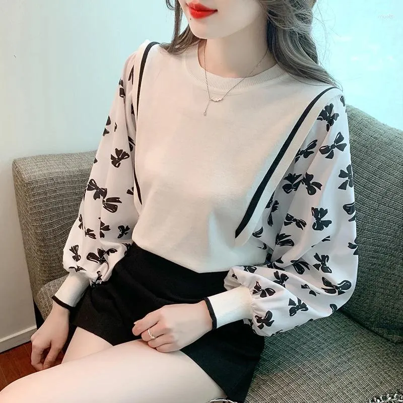 Kvinnor BLOUSES 2024 SPRING KOREAN VERSION AV Simple Butterfly Print Bat Sleeve Knitwear Female Style All Round Neck Top