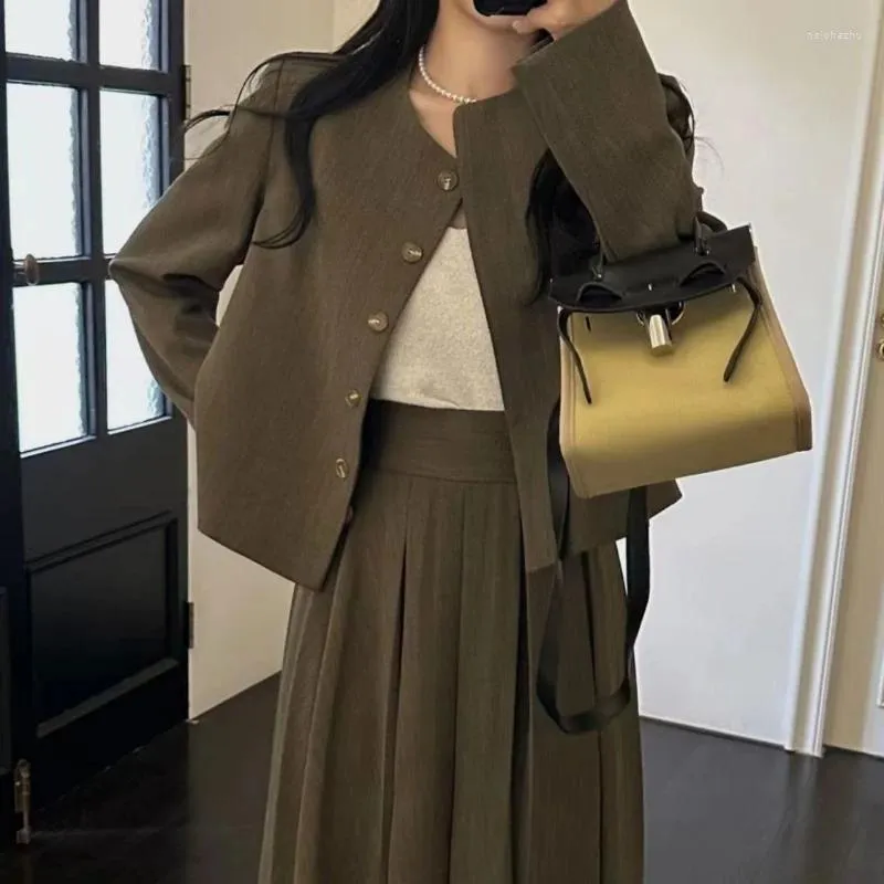 Robe Deux Pièces Femme Vintage Casual Blazer Court Plissé Jupe Longue Costume Banlieue Couleur Unie Simple Boutonnage Overskirt Ensembles Deux Pièces