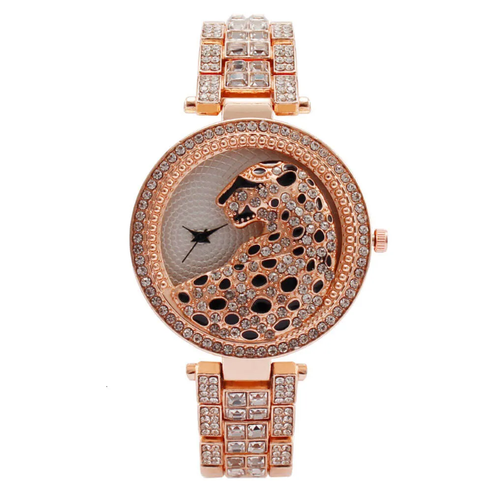 Montre à la mode pour femmes avec ensemble léopard complet et diamants d'eau