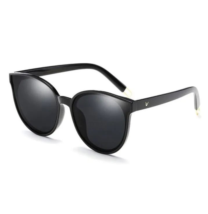 2020 vendita di moda V donna occhiali da sole polarizzati accessorio per occhiali intero designer di marca stile estivo ragazza femminile Sun glas3696736