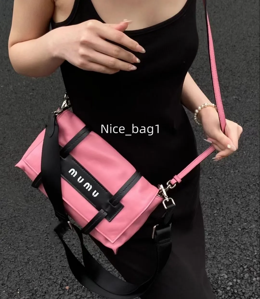 Luxury Designer Clutch Bag Classic Senaste färg Kvinnors axelväska Black Powder Chain Handväska Mönster Läder Kvinnor Crossbody Bag