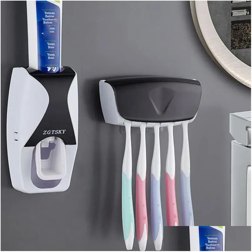 Toothbrush Holders 2Pcs Matic Tootaste Dispenser Wall Mount Dustproof Holder Bathroom Accessories Set Squeezer Drop Delivery Home Gard Otsfn