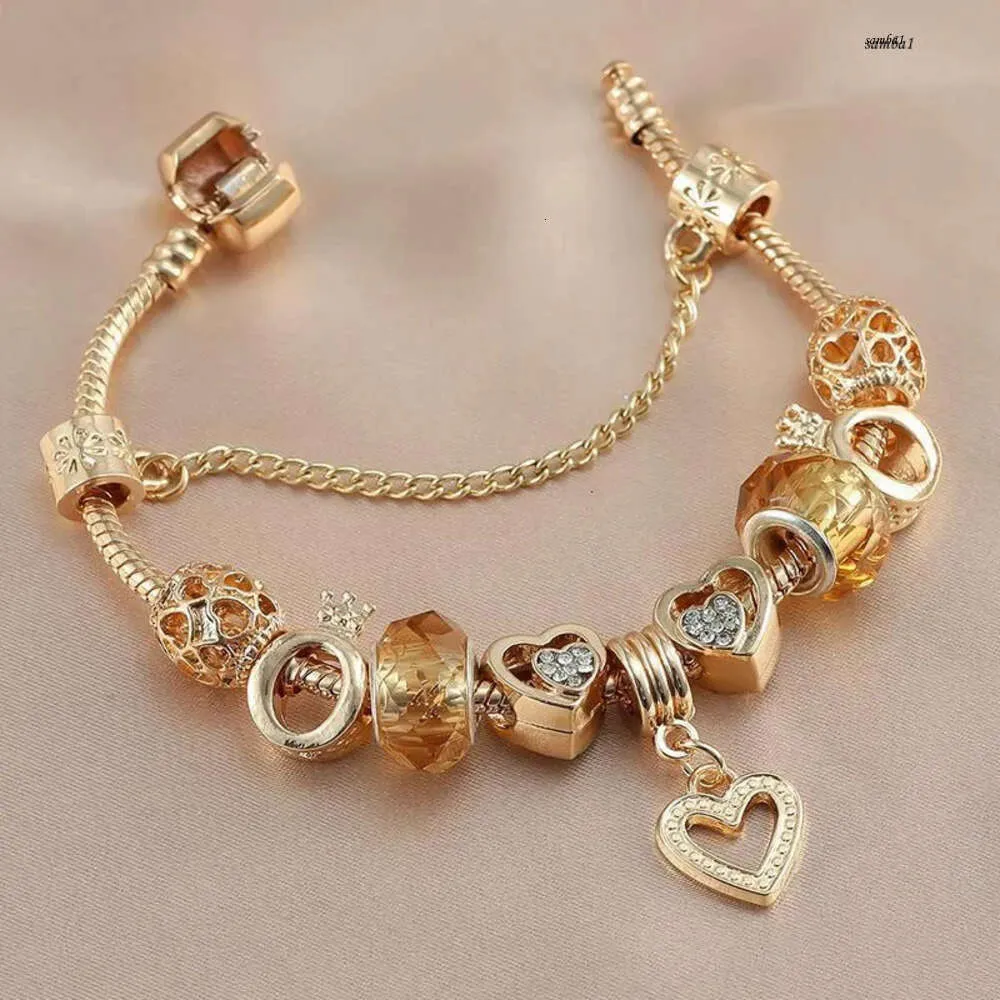 2023 Aankomst Charm Hanger voor Nieuwe DIY Kleur-plated K Fashion Love Europese en Amerikaanse Dames Prachtige Gouden Armband