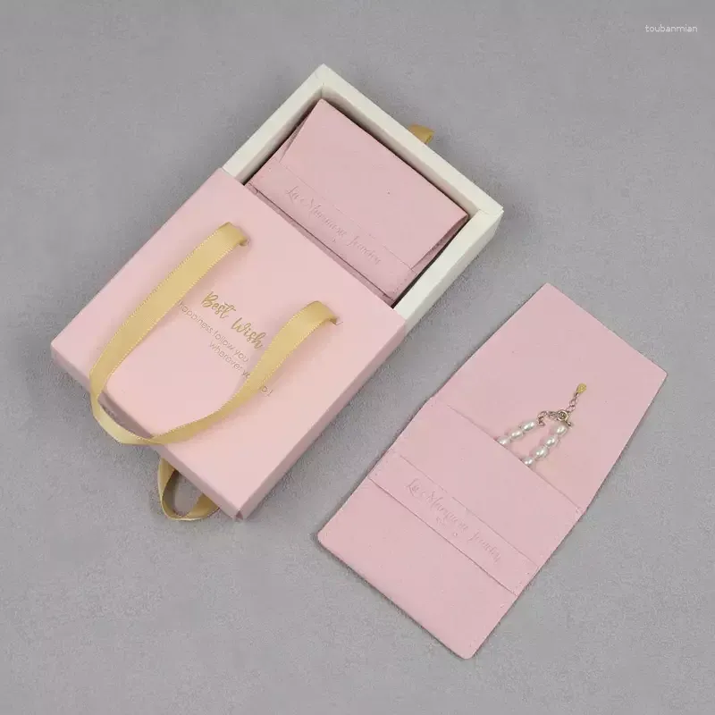 Presentförpackning 500 st/lot grossistanpassad logotyp liten rosa papper kartong ringlådor förpacknings smycken låda och inre påse med tryckt