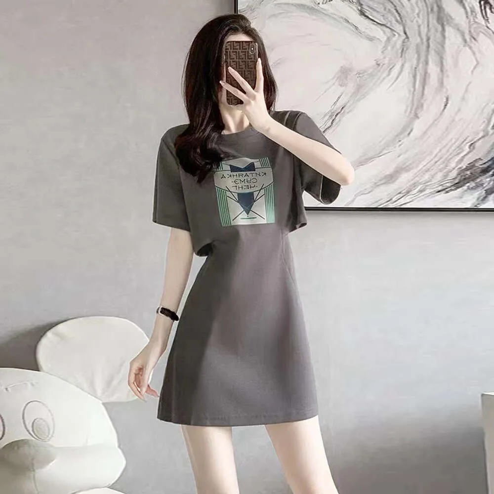 Design Niche Dress for Women in Summer, Covering the Belly Waist to Show A Slim and Petite Figure. Short Sleeved T-shirt Skirt with French Style Temperament