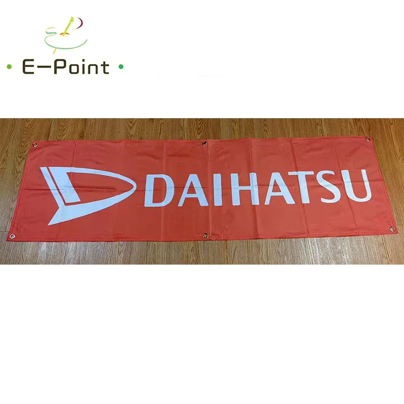 Аксессуары 130GSM 150D Материал Япония Daihatsu Автомобильный баннер 1,5 фута * 5 футов (45 * 150 см) Размер для домашнего флага Крытый уличный декор yhx101