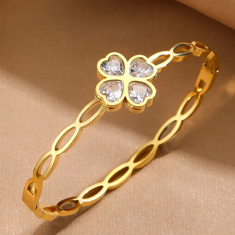 Designer smycken kvinna persika hjärta diamant klöver ihålig spänne armband lyckligt gräs hjärtformat zirkonarmband smycken