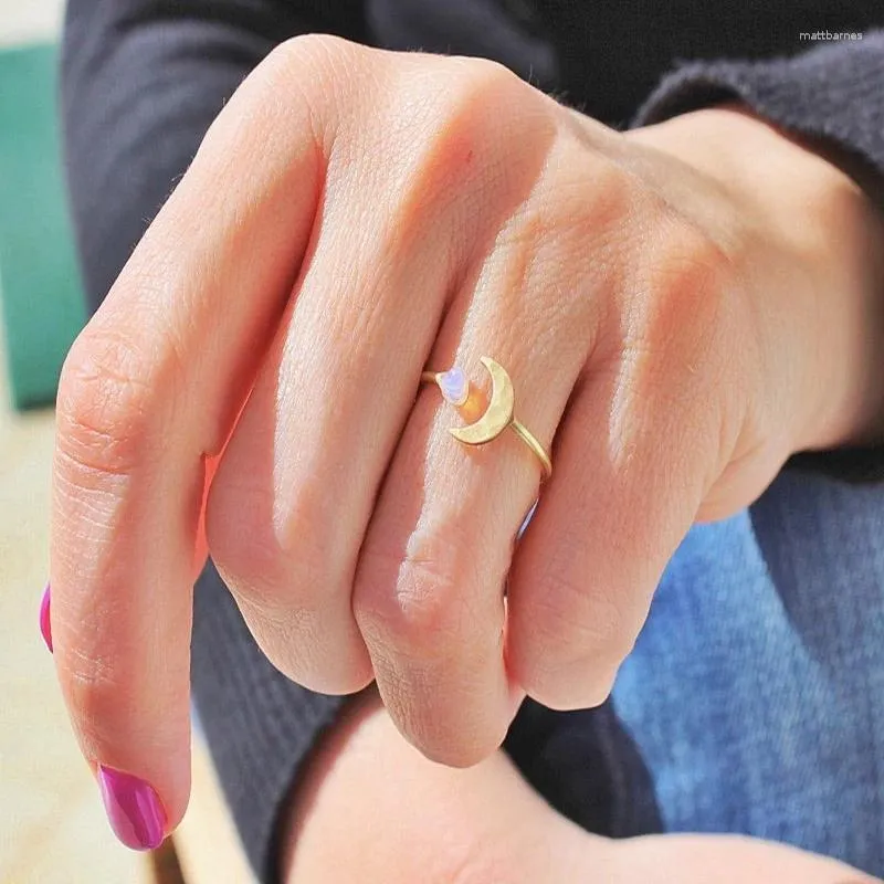 Anéis de cluster Reduzível Moonstone para senhoras Rainbow Opal Ring Feminino Fino Fino Bandas de casamento