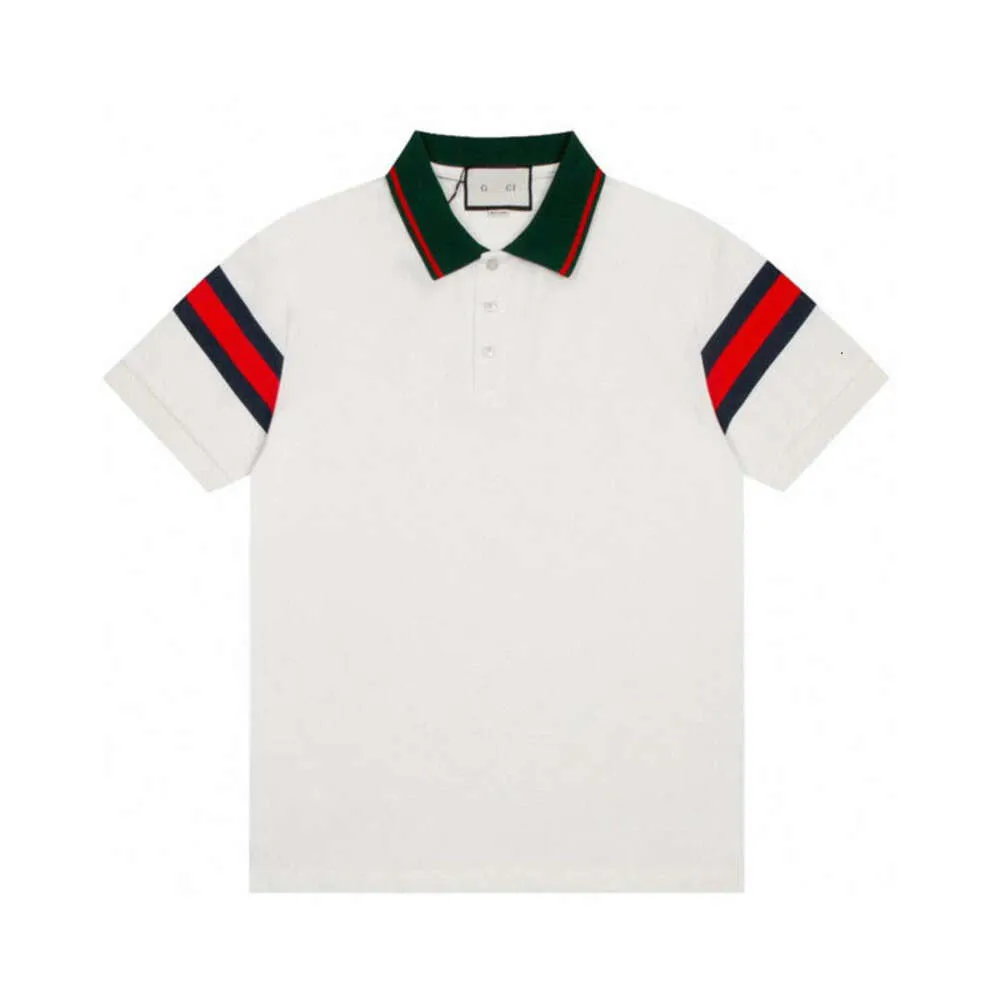 Camisa polo de diseñador Camisetas clásicas Hombres Mujeres Verano Rojo Cuello verde Camisa de manga corta Dos colores