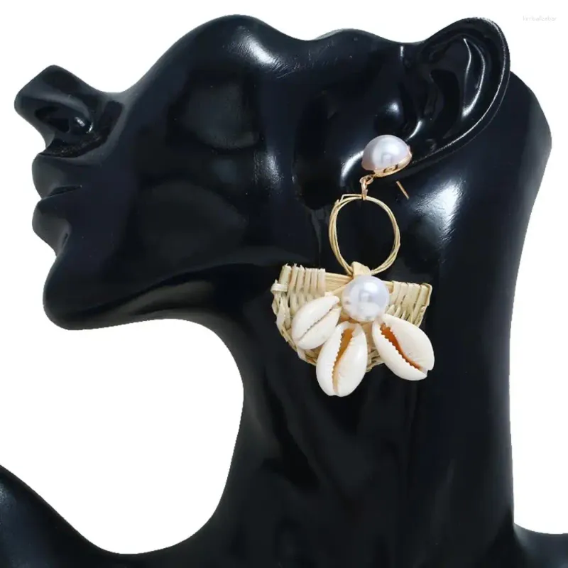 Boucles d'oreilles pendantes en rotin pour jeunes, perles de coquillage avec fleur sculptée, goutte de plage, bijoux de charme de personnalité de fête bohème pour femmes