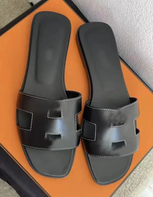 Ladies verão novo chinelos de couro designer de moda chinelos femininos slides sandálias de verão praia arrasto marrom sândala feminina negra