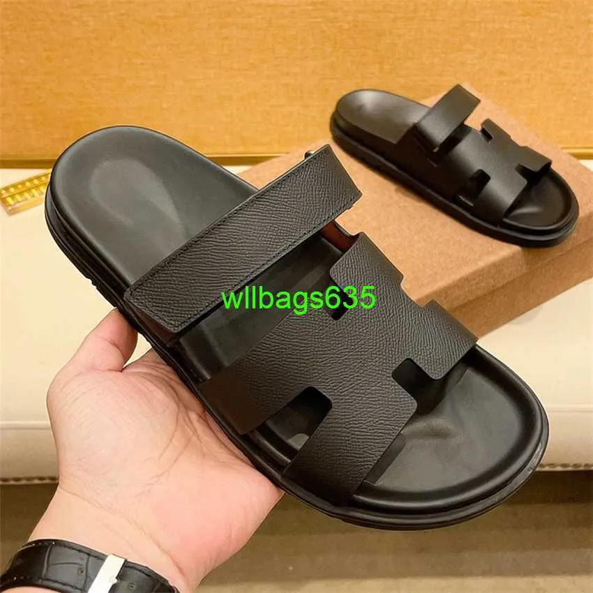 Flipers de verão Sandálias Chypres Station European Luz de luxo de luxo mensal de couro genuíno solo de moda externa confortável nela TEM LOGO HB8T