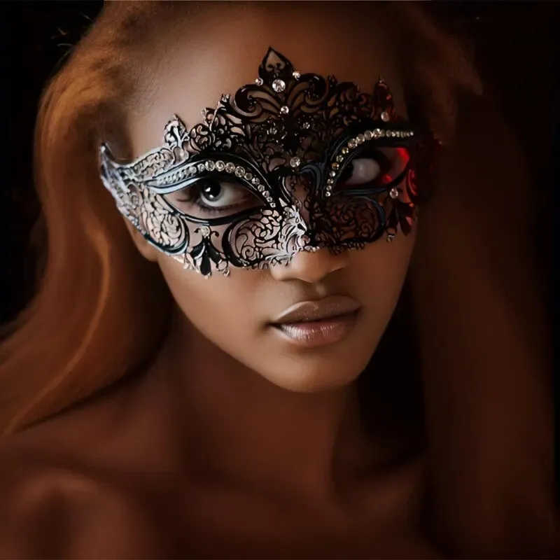 Rhinestone Metal Masquerade Mask Women Venetian Mask Party PROM BALL MATAL MASK Halloween Carnival Mardi Gras Mask 240326