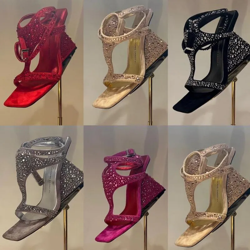 Designer Summer Sandal Luxe Plein Diamant Pente Talon Tête Carrée Irrégulière Talon Haut Croix Cravate Cristal Diamant Romain Sexy Sandales À Bout Ouvert Robe Chaussures Soirée