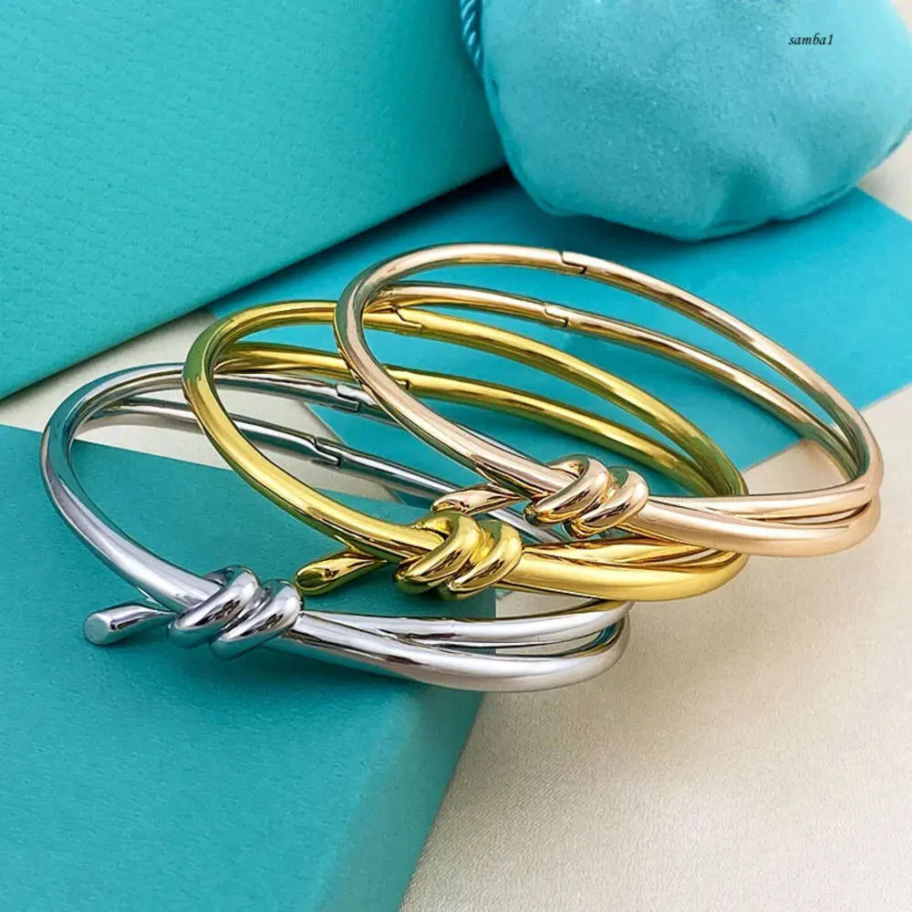Designer Gouden Boog Armband Vrouwen Verpakking Roestvrij Stalen Strengen Ketting bij de hand Paar Cadeaus voor Vriendin Accessoires Groothandel Sieraden