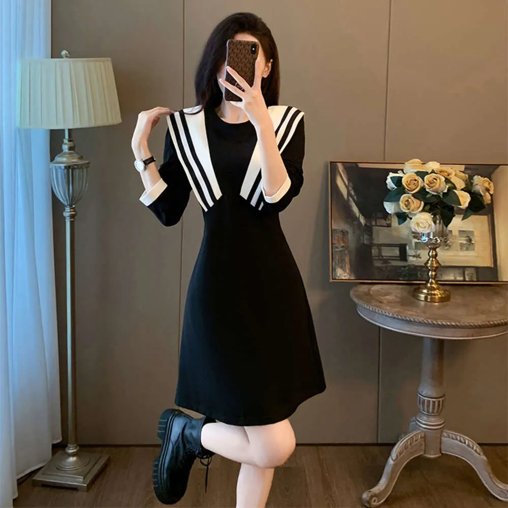 Black Petite Hoodie Dress for Women in Spring Autumn 2023, New French Age Reducing, Stylish, High-end, and Slimming Skirt