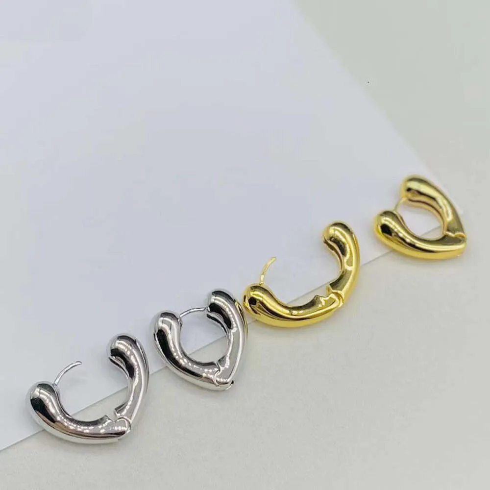 2023 Triumphal Arch V-shaped Fashion Style Brass Material High End Quality Sier Needle Earrings