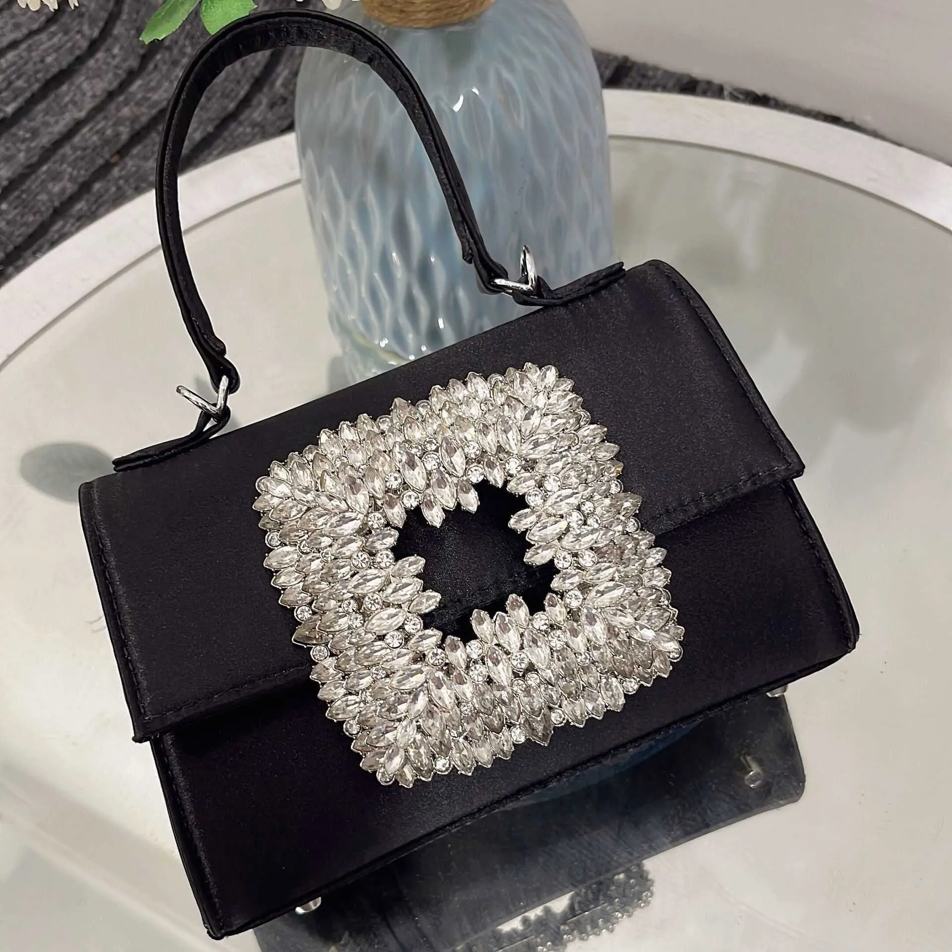 Avondtasje Damestas Met super sprankelende diamanten ingelegd Klein vierkant satijnen strass Fee Enkele schouder Crossbody in de hand