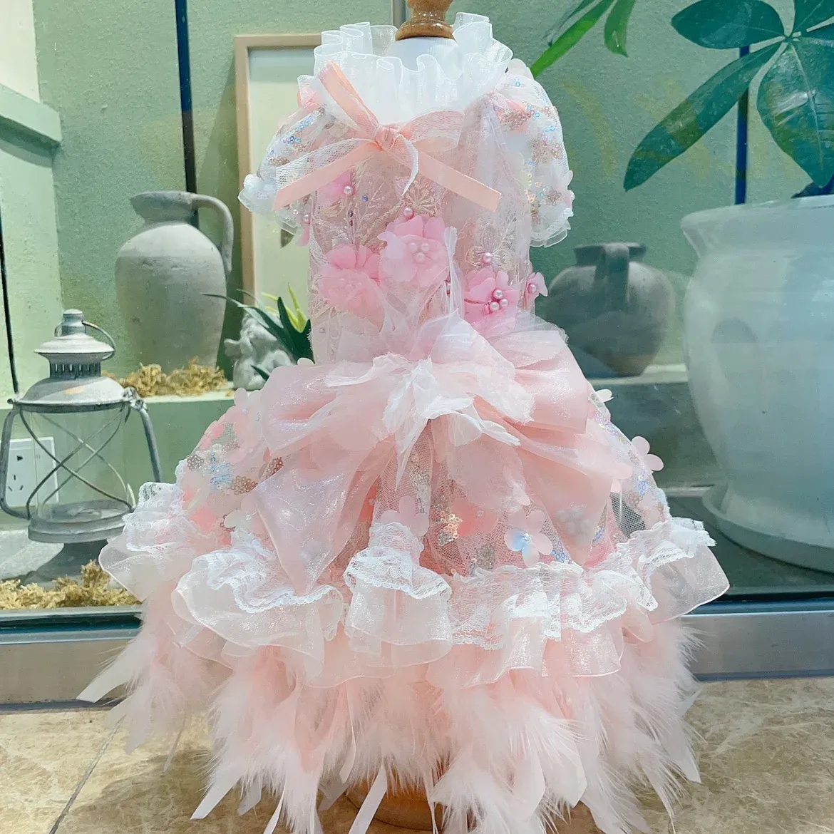 Klänningar rosa husdjurskläder fin lyxfjäder ihålig spets handgjorda bröllop prinsessa klänning för små medelstora hundar chihuahua valp kjol