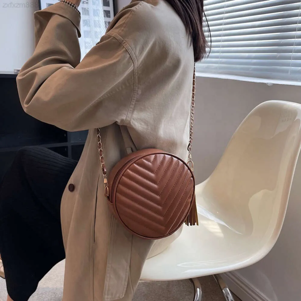 Wholesale Pu Leather Casual Round Handbags Pure Color Crossbody Underarm Bags V-shaped Indentation Shoulder Bag for Ladies