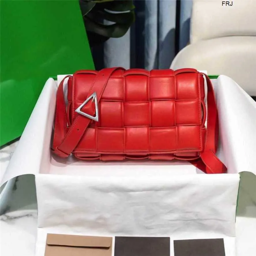 Bottegvenets kaset çantaları çapraz kanatlı çantalar lüks intecciato crossbody çanta kuzu deri biber kırmızı 7a kalite logo