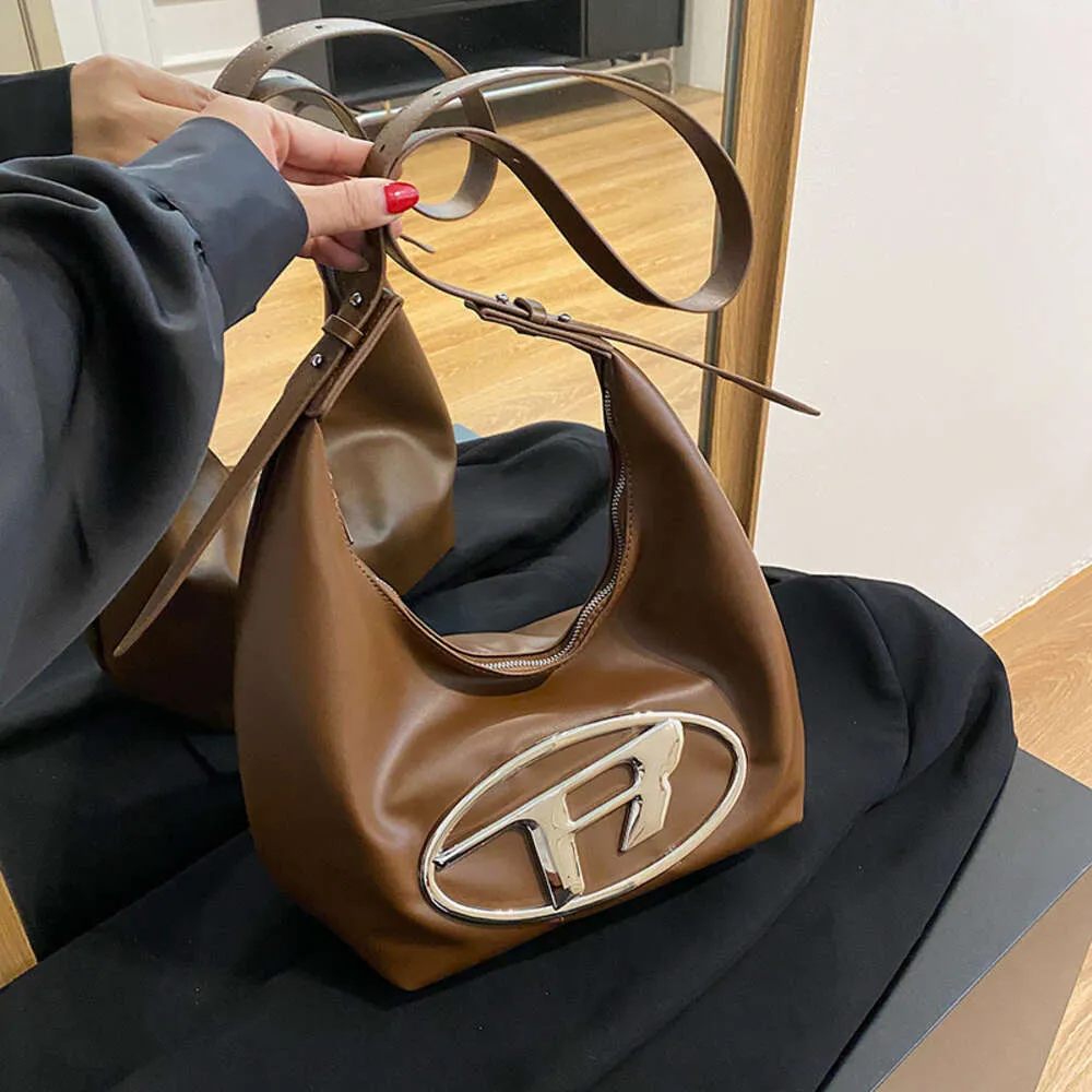 Crossbody Bag Designer 50% Discus sur les sacs à main des sacs unisexes de marque populaire pour les femmes dans une niche nouvelle et polyvalente