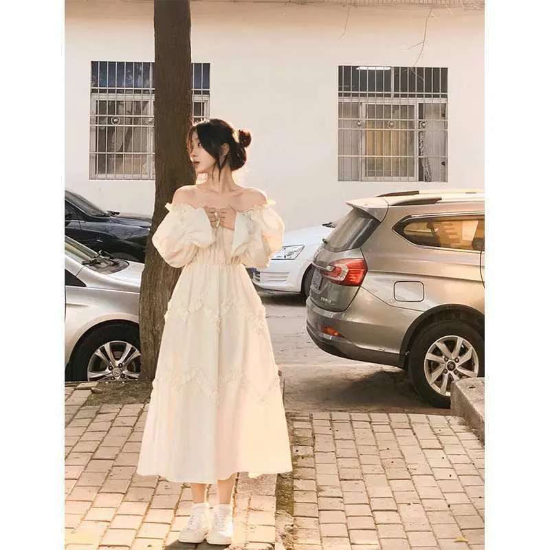 Bubbla ärmar franska en axel vit klänning för kvinnors vår och höst mild stil vuxen fluffig prinsessa lång kjol