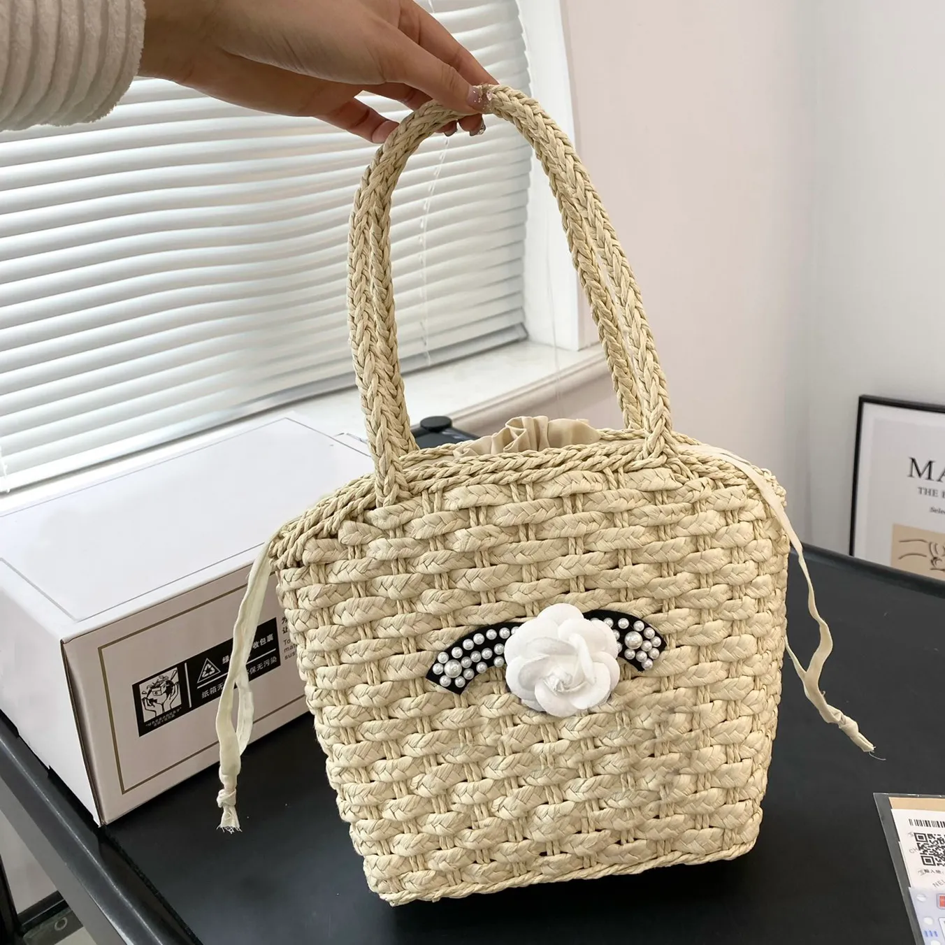 New designer straw woven handbag Luxurious shoulder bag with pearl wrapped camellia design Women Totes Bag Large Capacity Shopping Bag Bucket bag