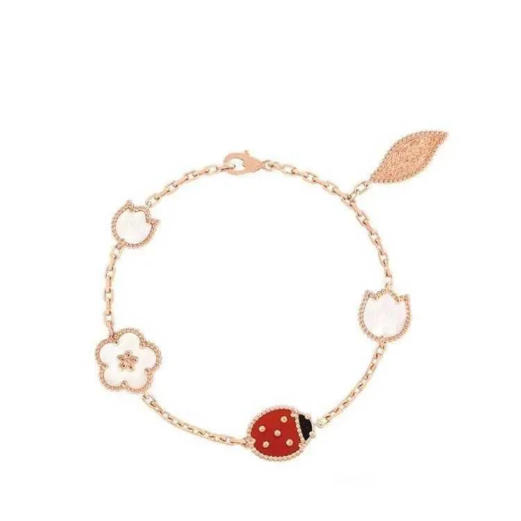 Brand Charme Van Ladybug Bracelet Sept étoile Femme épaisse électroplatée Luxury Luxury Natural White Fritillaria Red Agate Live Broadcast with Logo Z7SL
