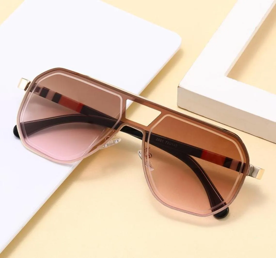 Neue koreanische Stil-Trend-Street-Snap-Sonnenbrille in europäischen und amerikanischen personalisierten unregelmäßigen Besätzen Damen-Sonnenbrille 6472351