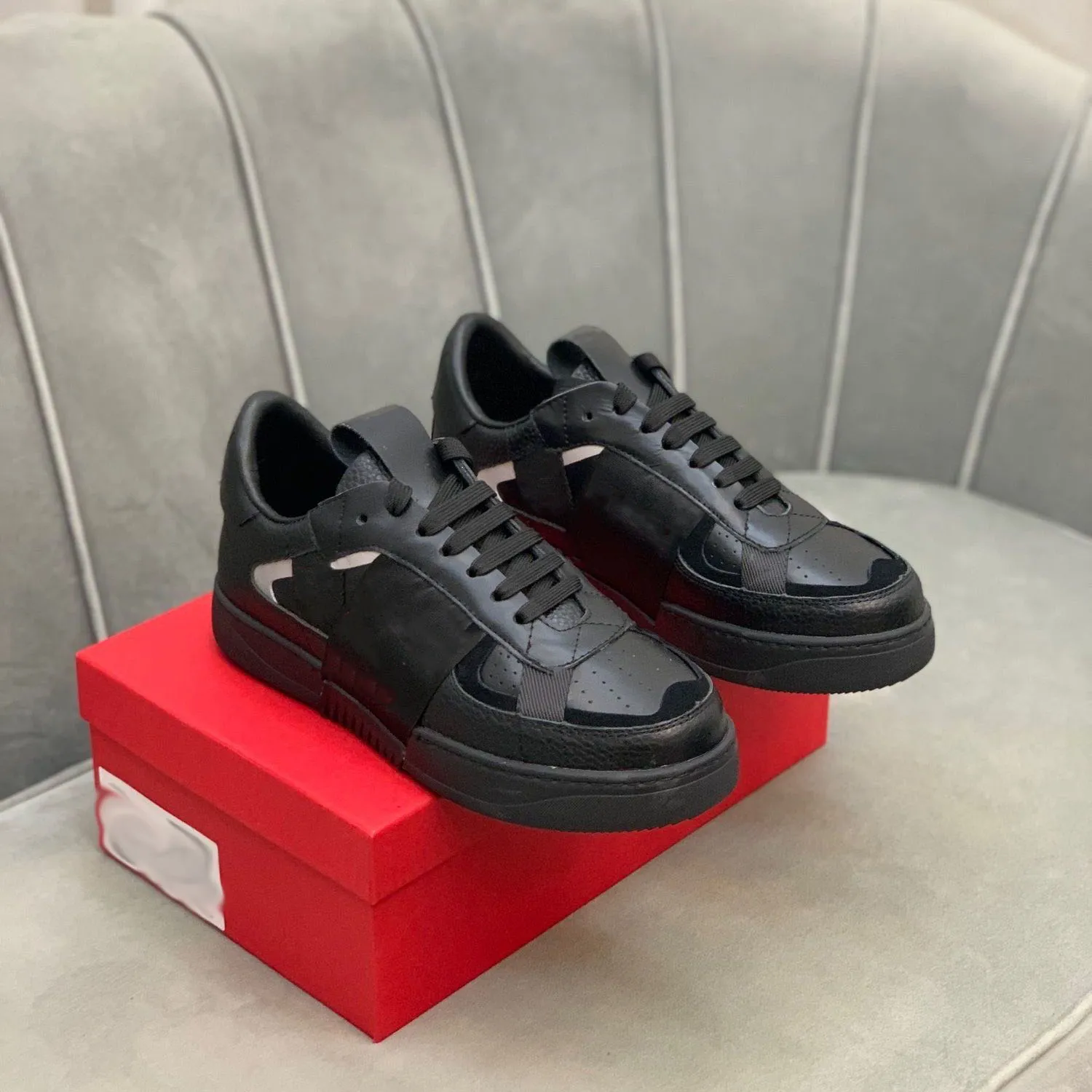 2024 Novo pista de designer de moda Black Vintage Casual Shoes para homens e mulheres respiráveis confortáveis versáteis de base plana de base casual DD0320H 38-44 3